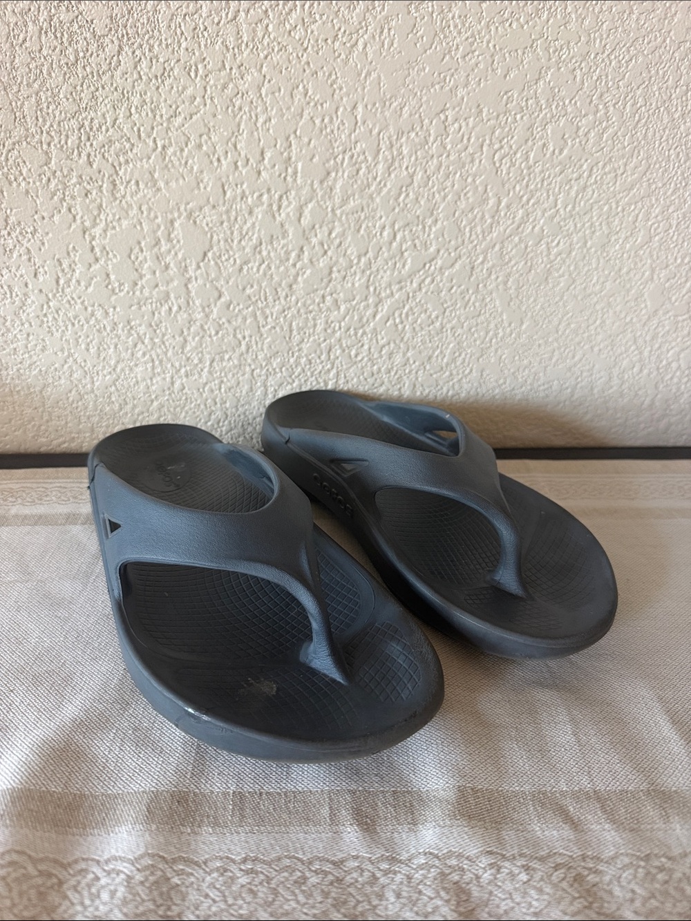 Oofos Dark Blue The Original Recovery Flip Flop Sandals